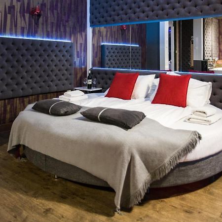 Yourplace Romantic Apartment With Private Patio Krakau Buitenkant foto