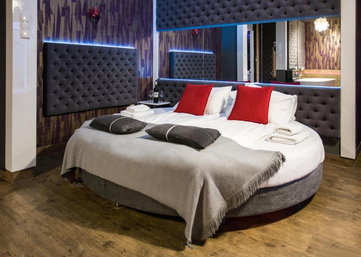 Yourplace Romantic Apartment With Private Patio Krakau Buitenkant foto